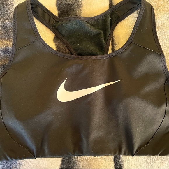 Nike top. Use but looks like new. Size M. - Picture 1 of 5